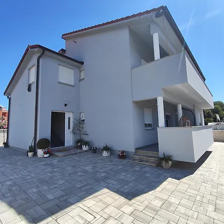 Kata 2 Appartement Ližnjan
